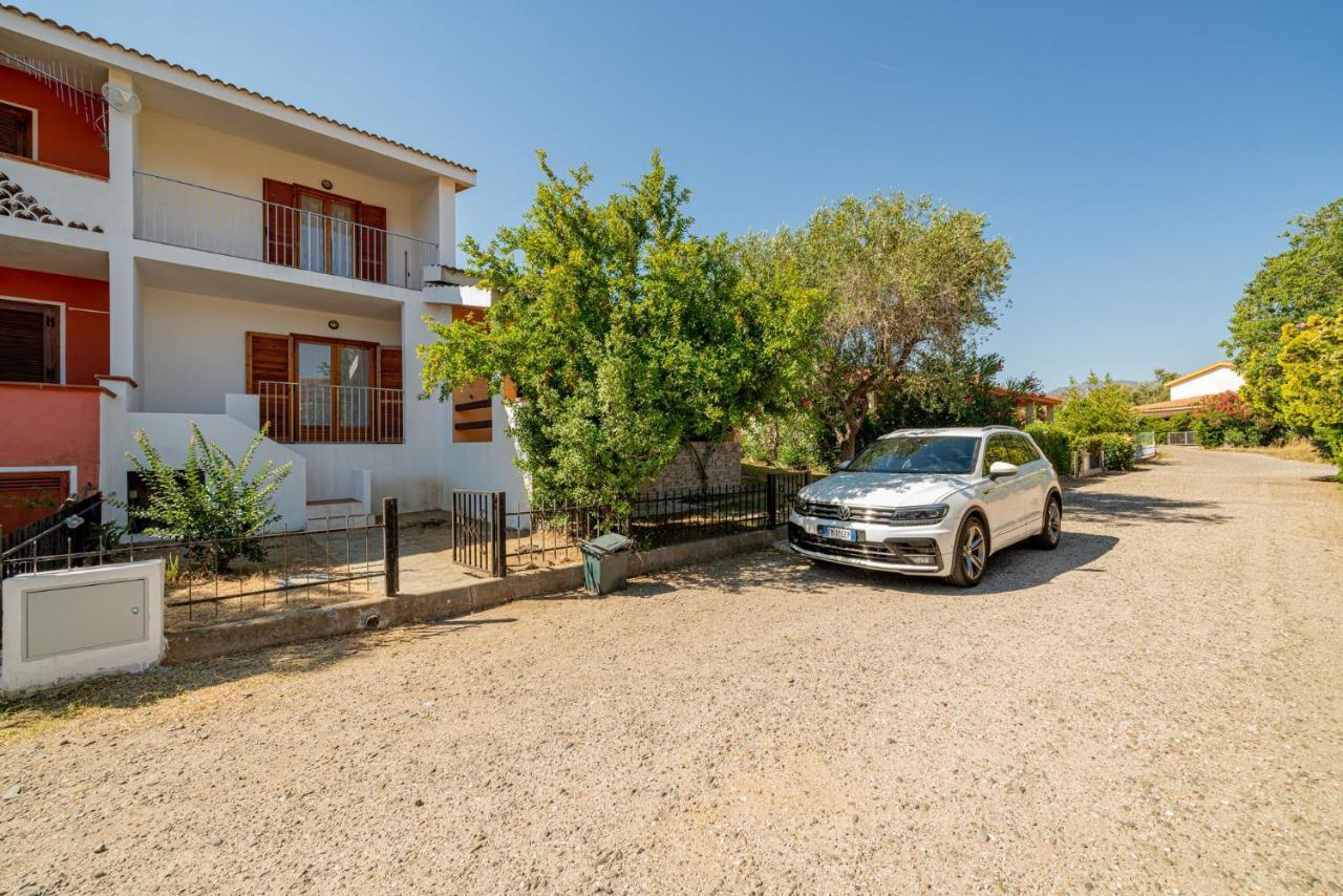 Appartamento Residenziale Trilocale 6 Posti Letto Via Oristano Сан Теодоро Екстериор снимка